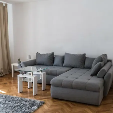 Elephants House Apartment *
