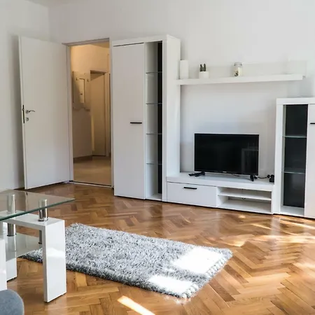 Elephants House Apartment