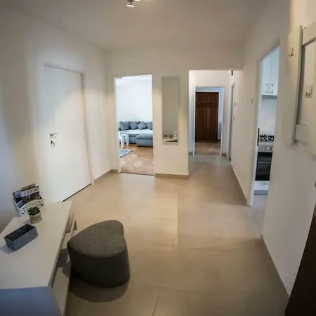 Elephants House Apartment *